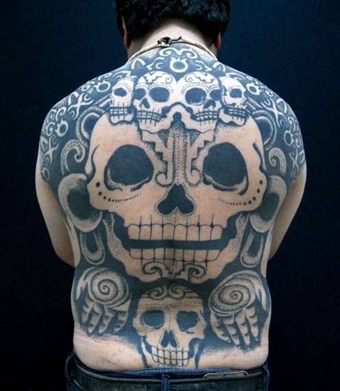 Tatuaje de calavera en espalda