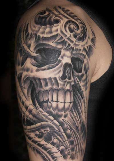 Tatuaje de calavera en brazo