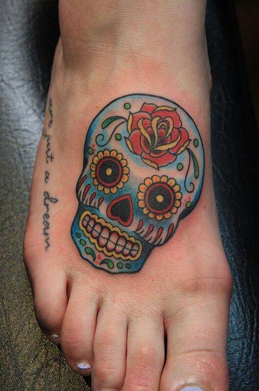 Tatuaje de calavera mexicana en pie