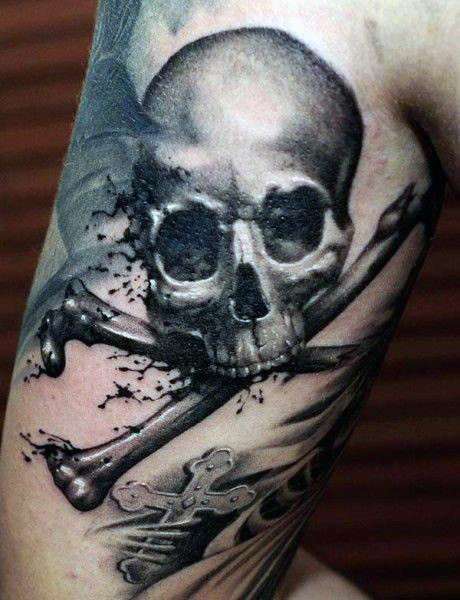 Tatuaje de calavera pirata con dos tibias