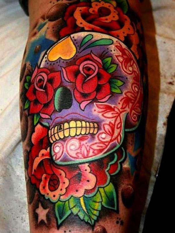 Tatuaje de calavera mexicana en colores vivos