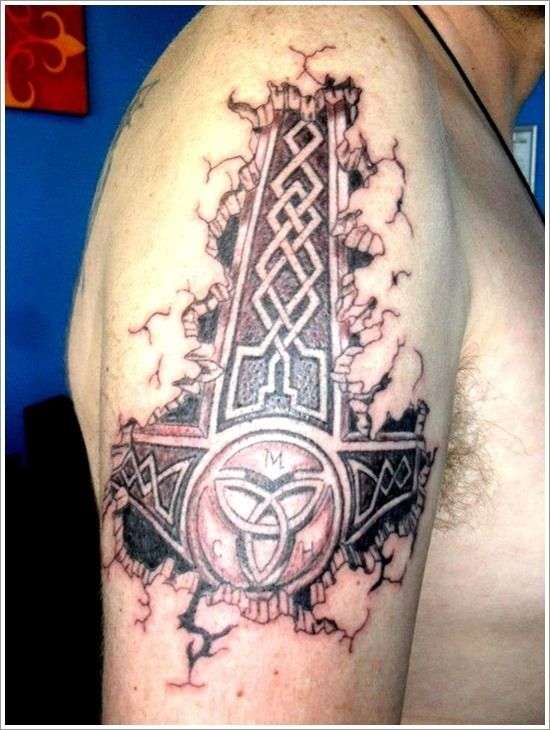 Tatuaje celta cruz invertida