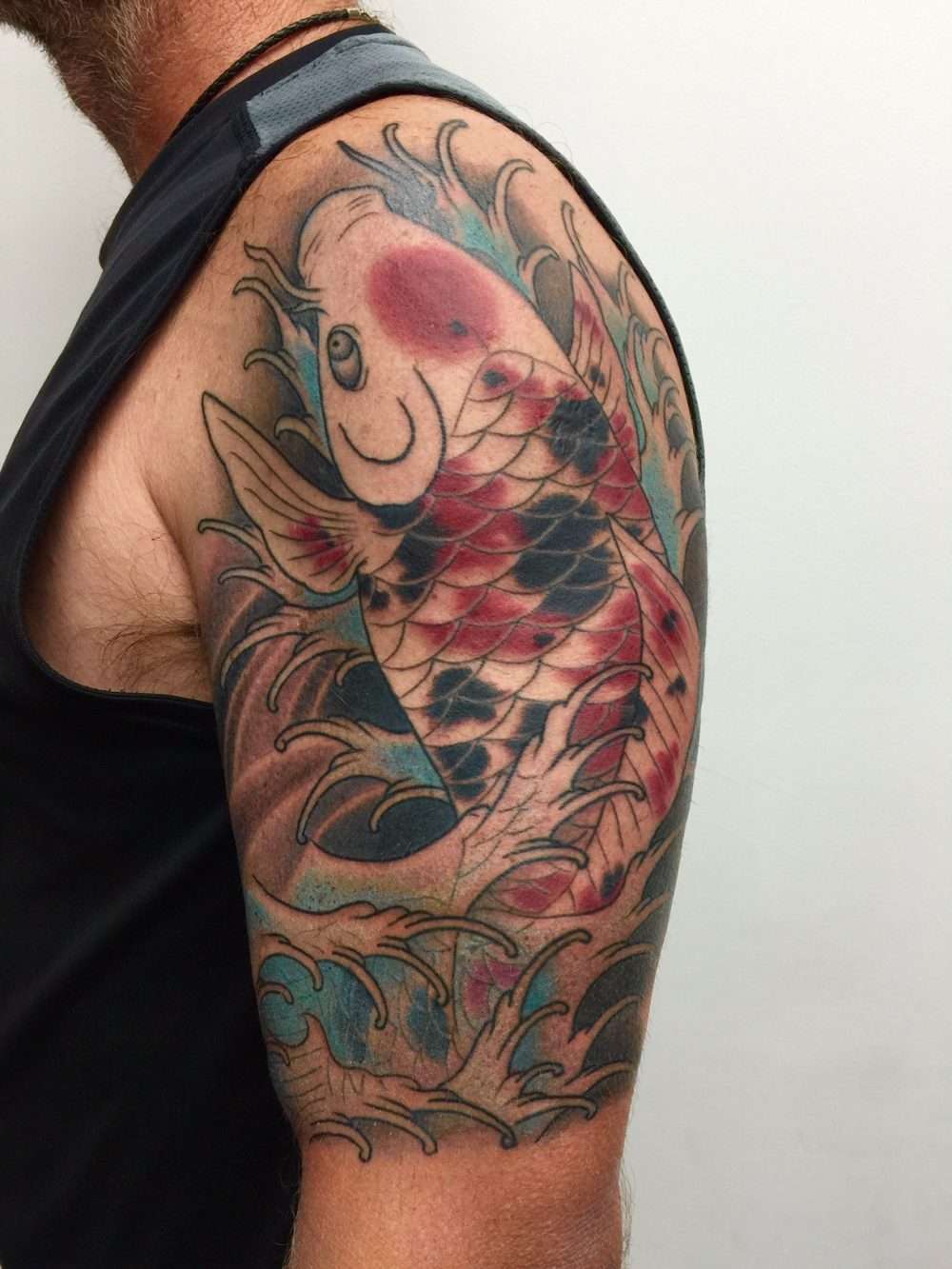 Tatuaje multicolor de pez Koi