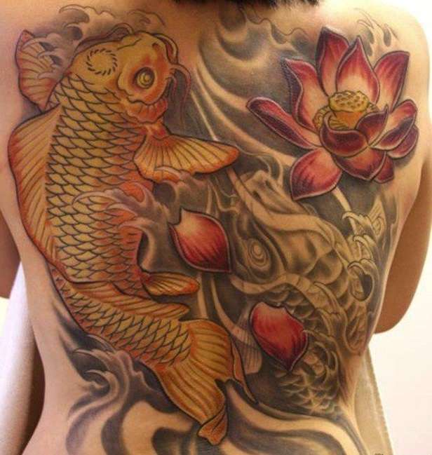 Tatuaje pez Koi y flor de loto