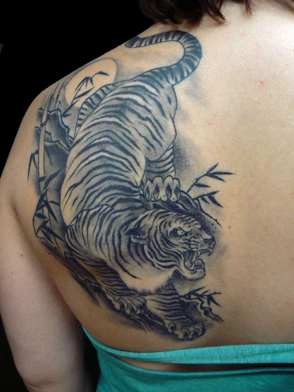 Tatuaje de tigre en blanco y negro