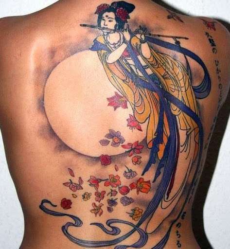 Tatuaje de geisha grande en la espalda
