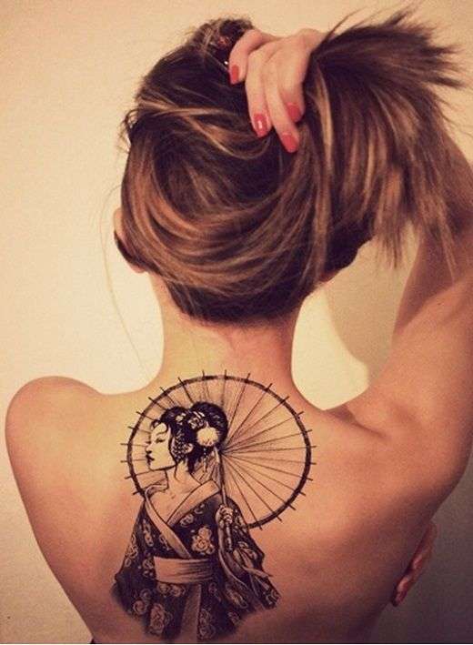 Tatuaje geisha en la espalda