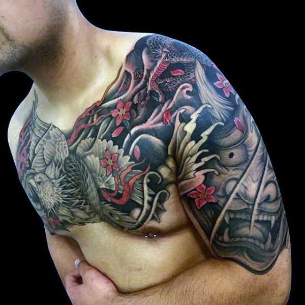 Tatuaje japonés pecho y hombro