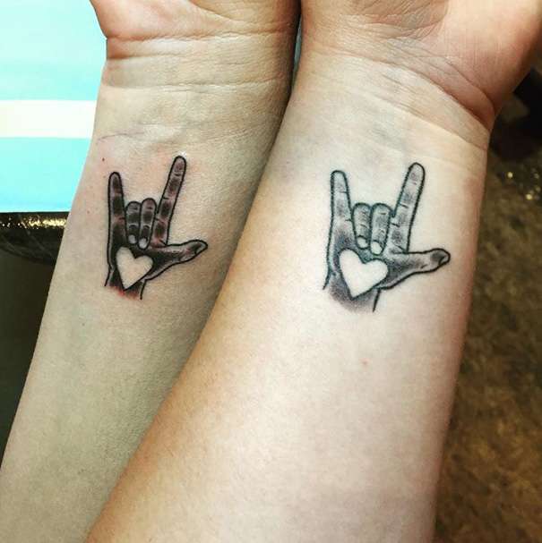 Tatuaje madre e hija símbolo del amor