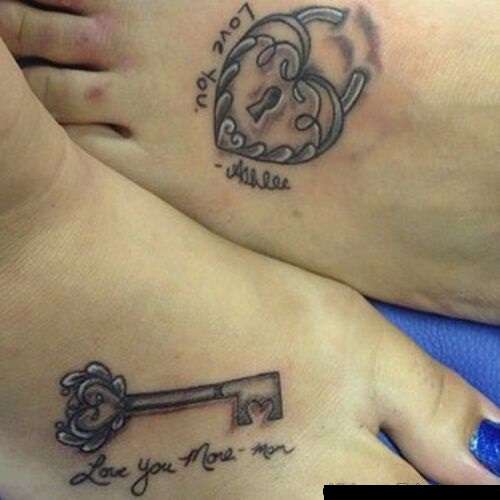 Tatuaje madre e hija llave y cerradura 2