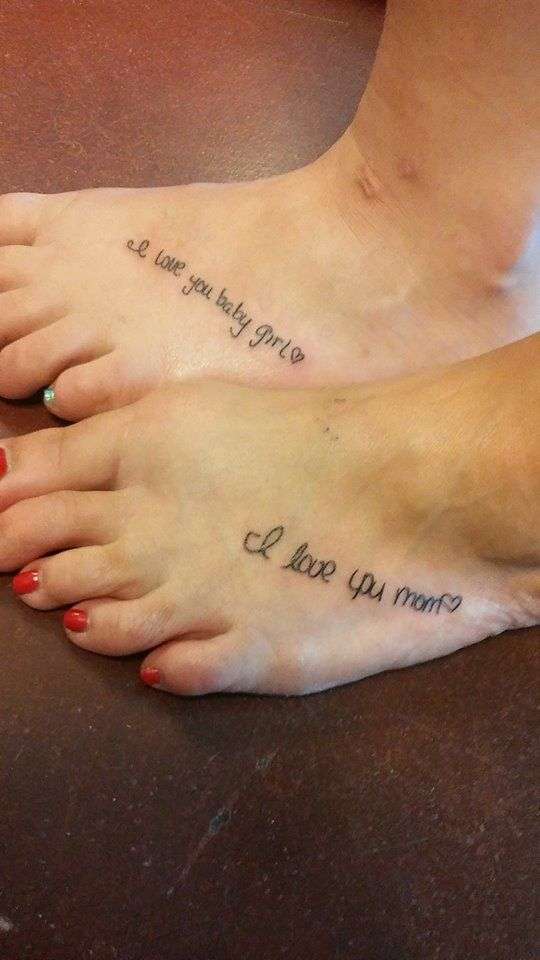 Tatuaje madre e hija frase en pie