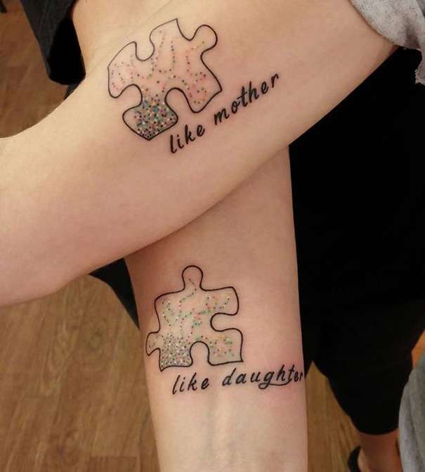 Tatuaje madre e hija pieza puzzle