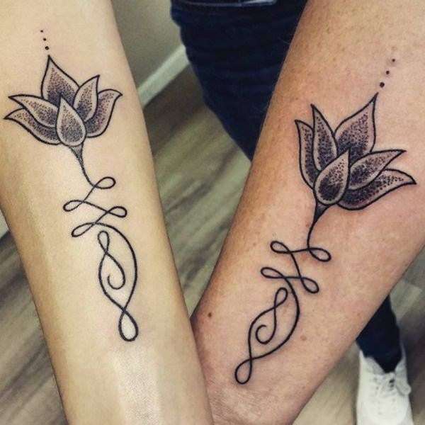 Tatuaje madre e hija flor de loto