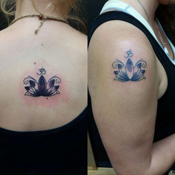 Tatuaje madre e hija otra flor de loto