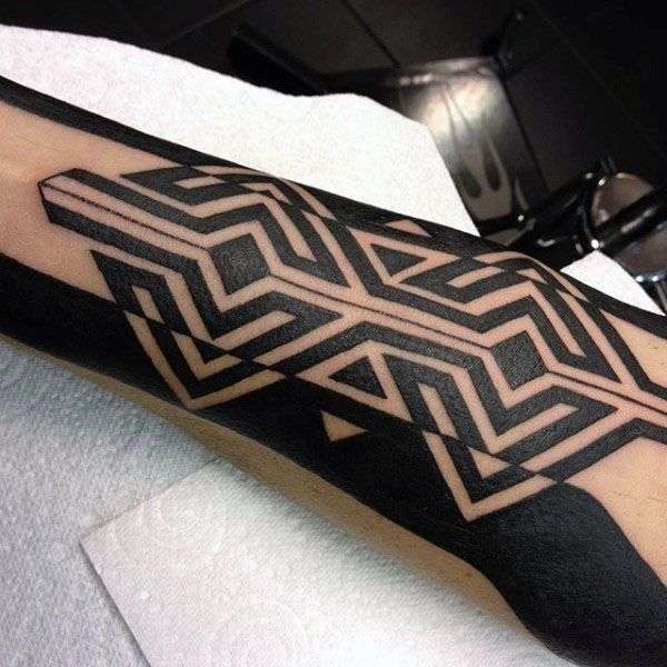 Tatuaje tribal geométrico