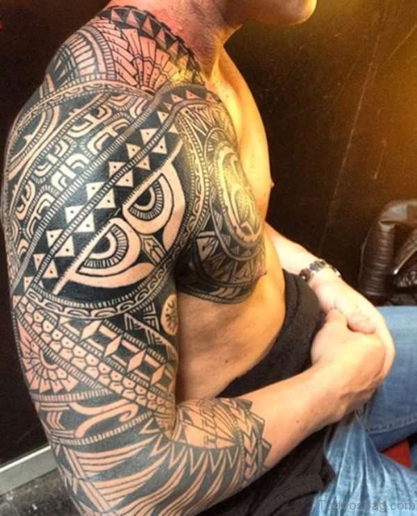 Tatuaje tribal complejo