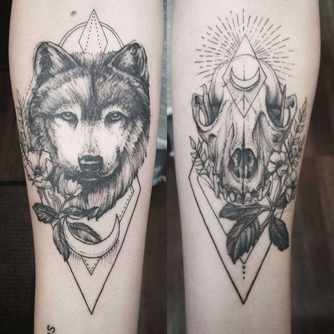 Tatuaje de lobo y calavera