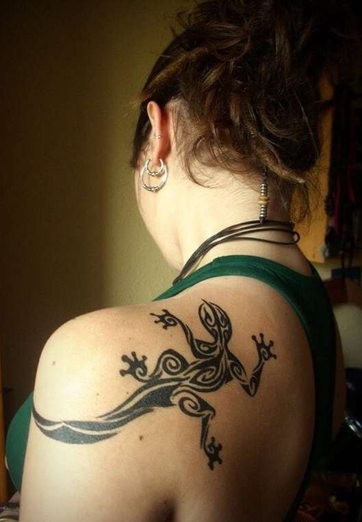 Tatuaje de lagartija tribal