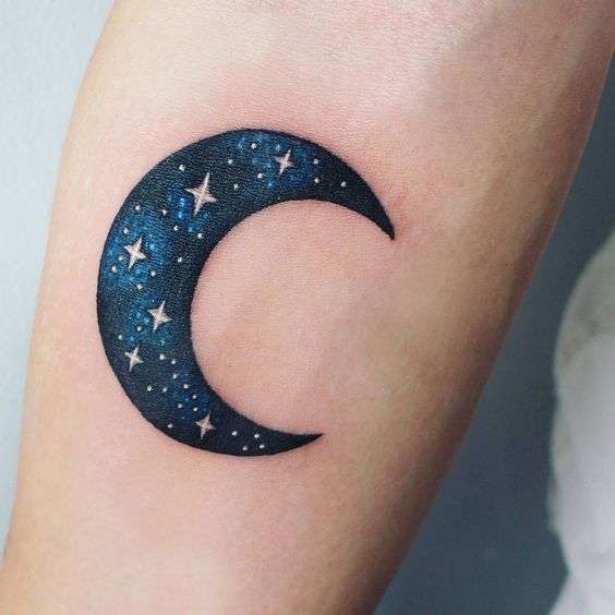 Tatuaje de luna y estrellas