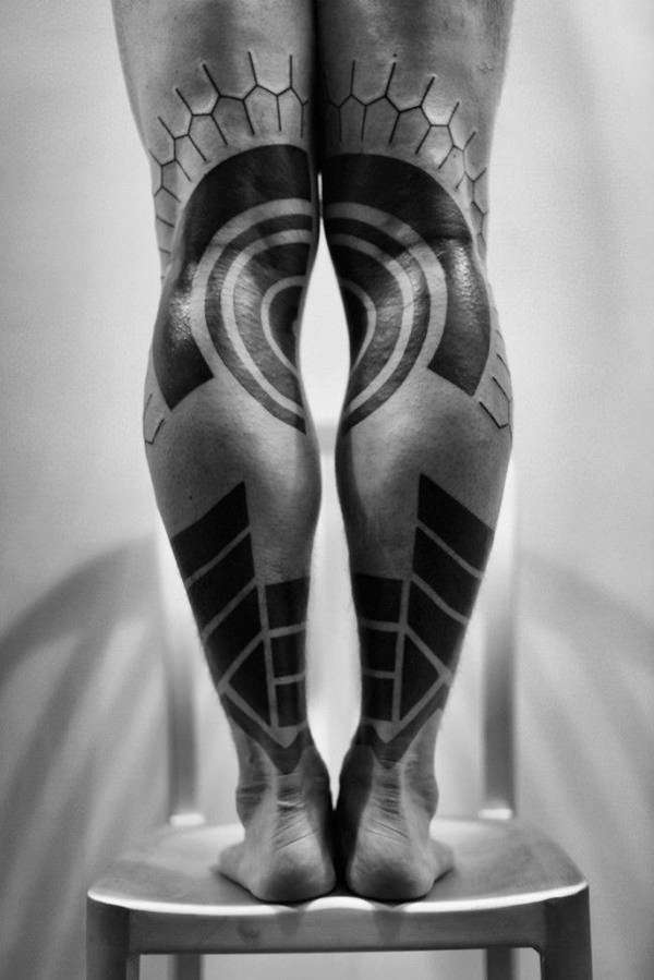 Tatuaje tribal piernas