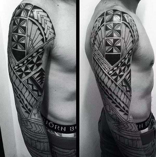 Otro tatuaje tribal geométrico