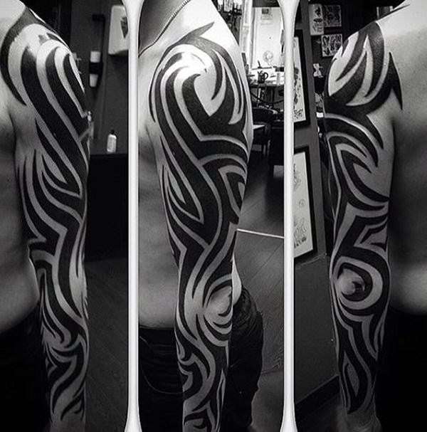 Tatuaje tribal líneas negras gruesas