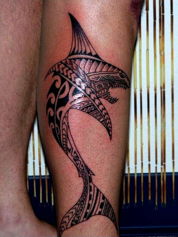Tatuaje tribal tiburón