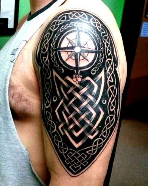 Tatuaje estrella celta