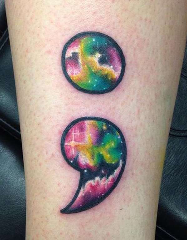 Tatuaje punto y coma aurora boreal