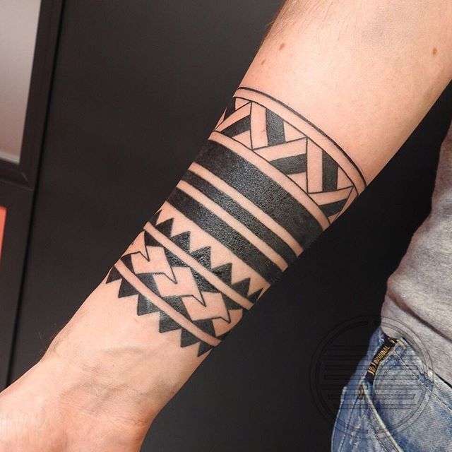 Tatuaje tribal brazalete