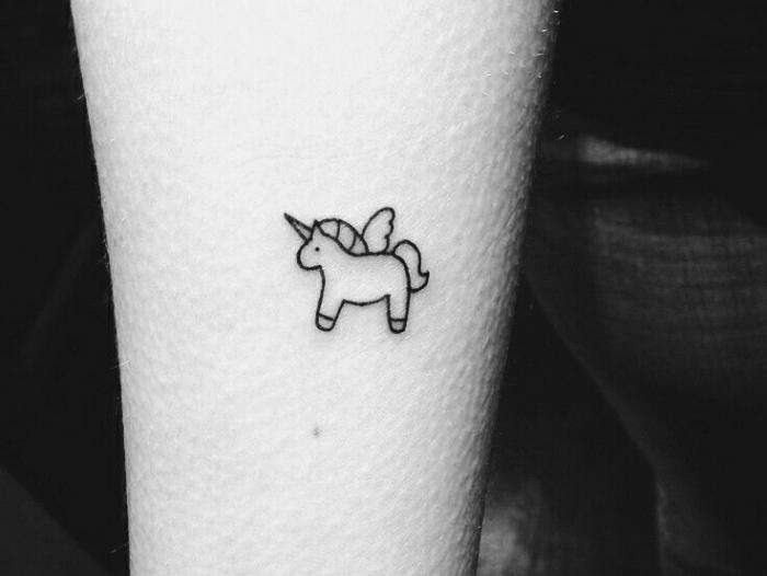 Tatuaje pequeño - unicornio