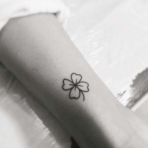 Tatuaje pequeño - trébol de cuatro hojas