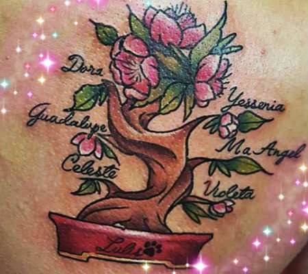 Tatuaje de árbol genealógico tipo bonsai
