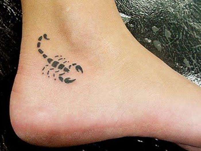 Tatuaje pequeño - escorpión