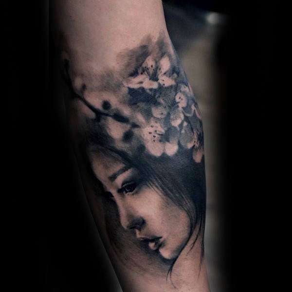 Tatuaje flores de cerezo y rostro