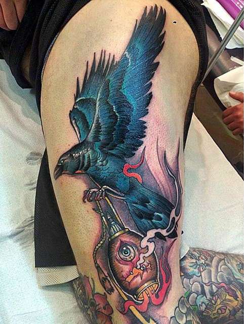 Tatuaje en el muslo - águila