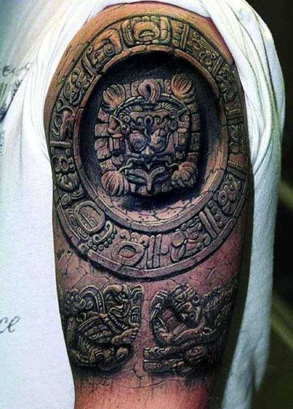 Tatuaje azteca tipo media manga