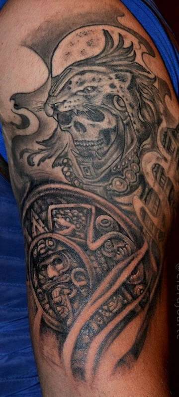 Tatuaje azteca - calavera y jaguar