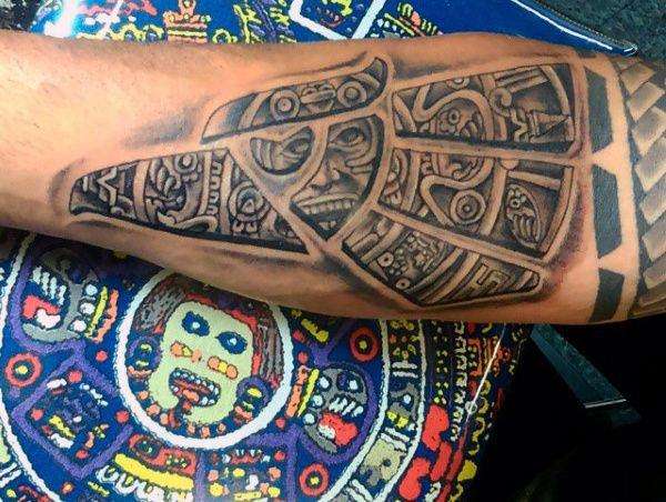 Tatuaje azteca - cabeza de águila