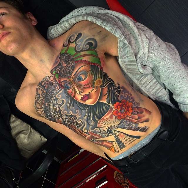 Tatuaje azteca deidad femenina