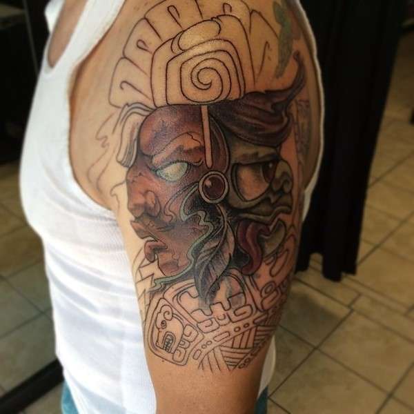 Tatuaje azteca - guerrero en colores