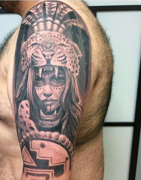 Tatuaje azteca - guerrera y jaguar