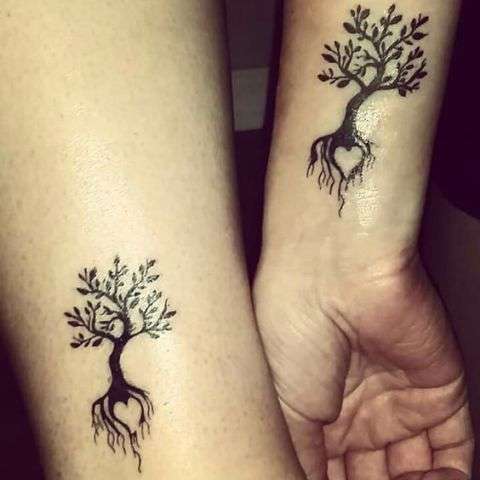Tatuaje de árbol en pareja