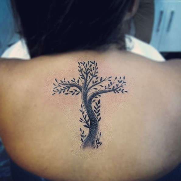Tatuaje de árbol sencillo en espalda