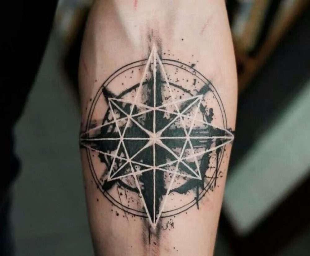 Tatuaje de estrella de ocho puntas
