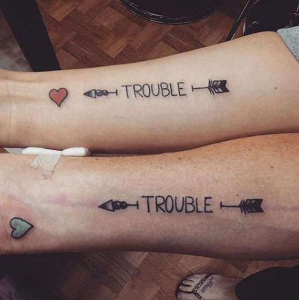 Tatuaje de mejores amigos - flecha y corazón