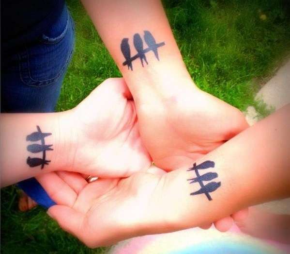 Tatuaje de mejores amigas - three little birds