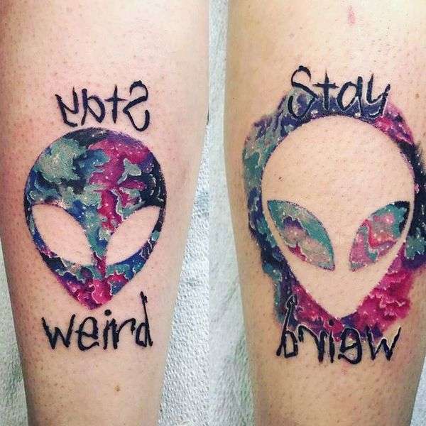 Tatuaje de mejores amigos - extraterrestres