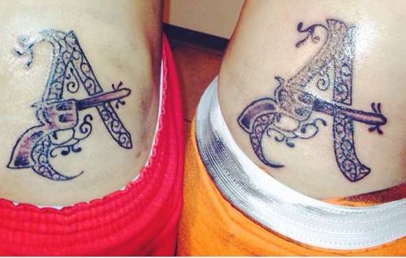Tatuaje de mejores amigas - letra y pistola
