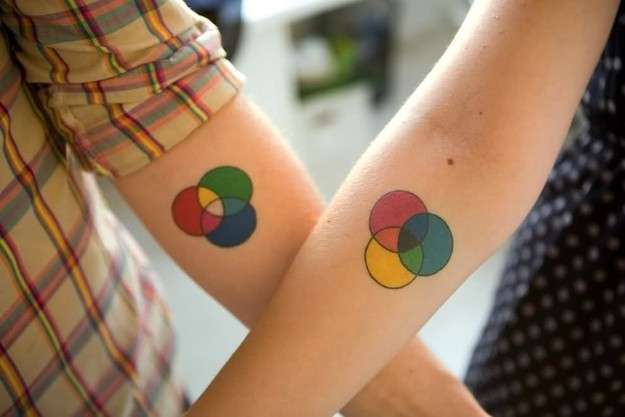 Tatuaje de mejores amigos - círculos de colores 